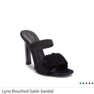 🎉🎉JUST REDUCED🎉🎉Mercedes Castillo heels.